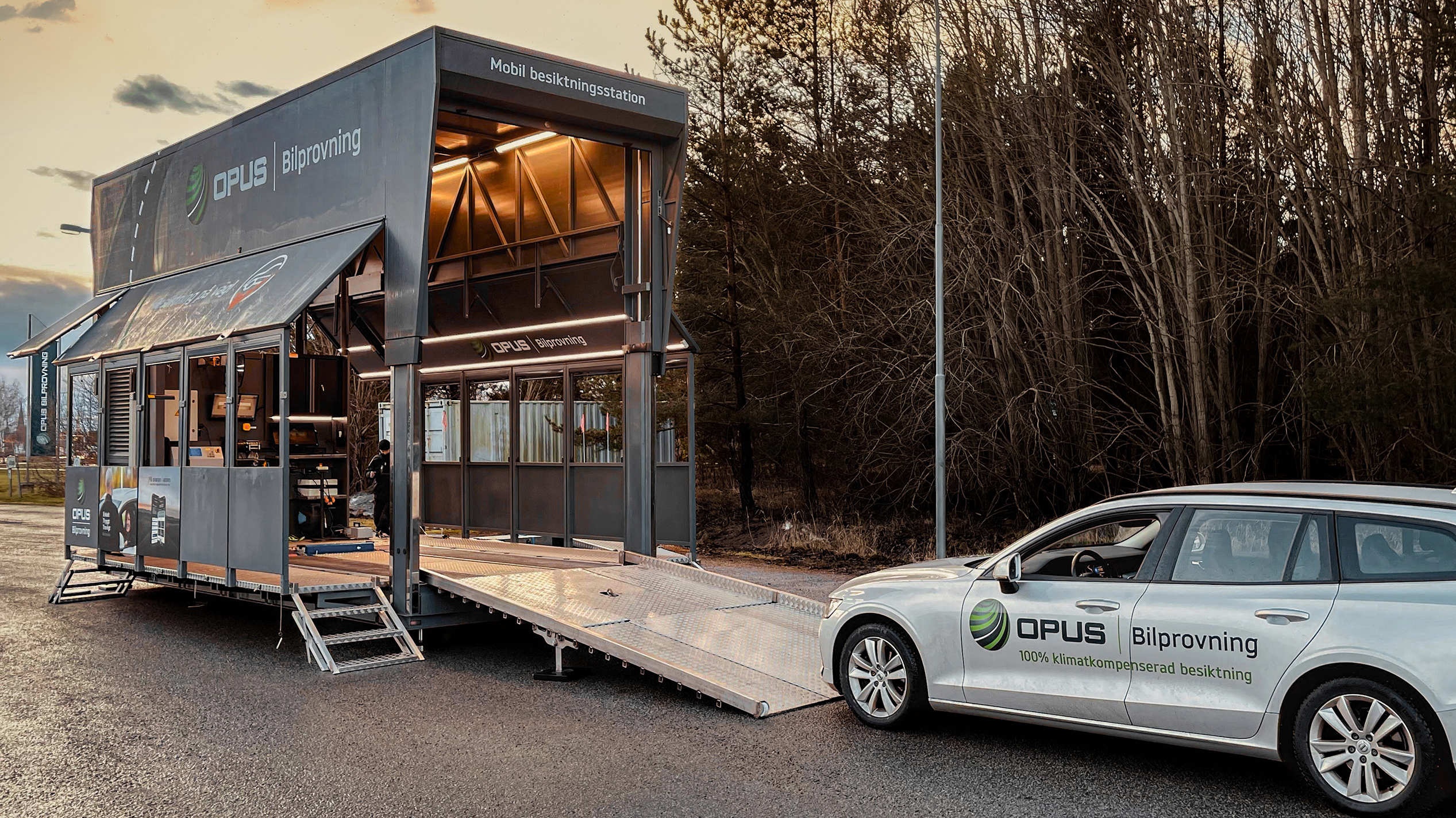 Opus Bilprovnings mobila besiktningsstation.