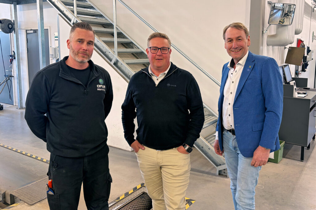 Jimi Klingberg (stationschef), Tord Fornander (vice vd på Opus) och Sten Bergheden (M).