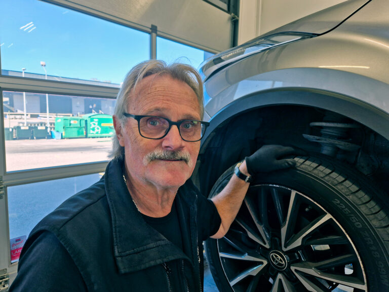 Jan Andersson på Opus Bilprovning i Sätra.
